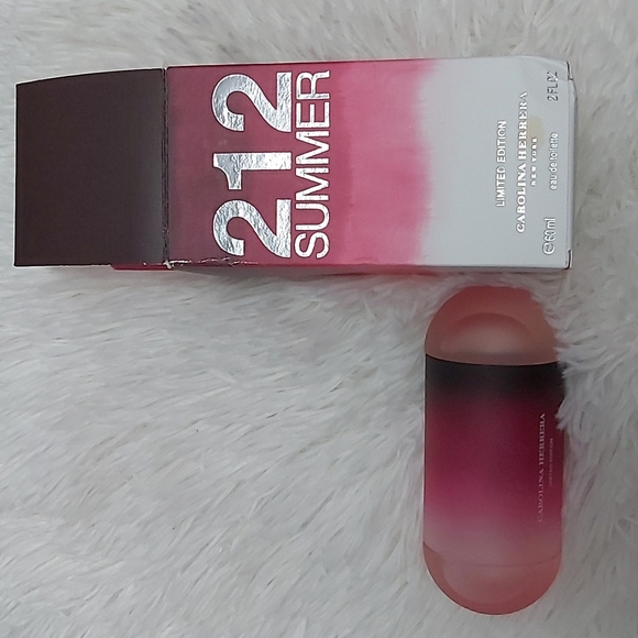 212 perfume - Picture 1 of 3